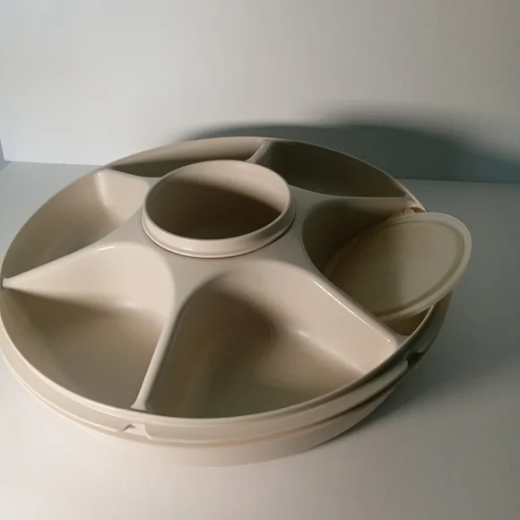 Vtg Tupperware Serving Dish with Cover and 6 Compartments plus Dip Bowl with Lid - Picture 3 of 12